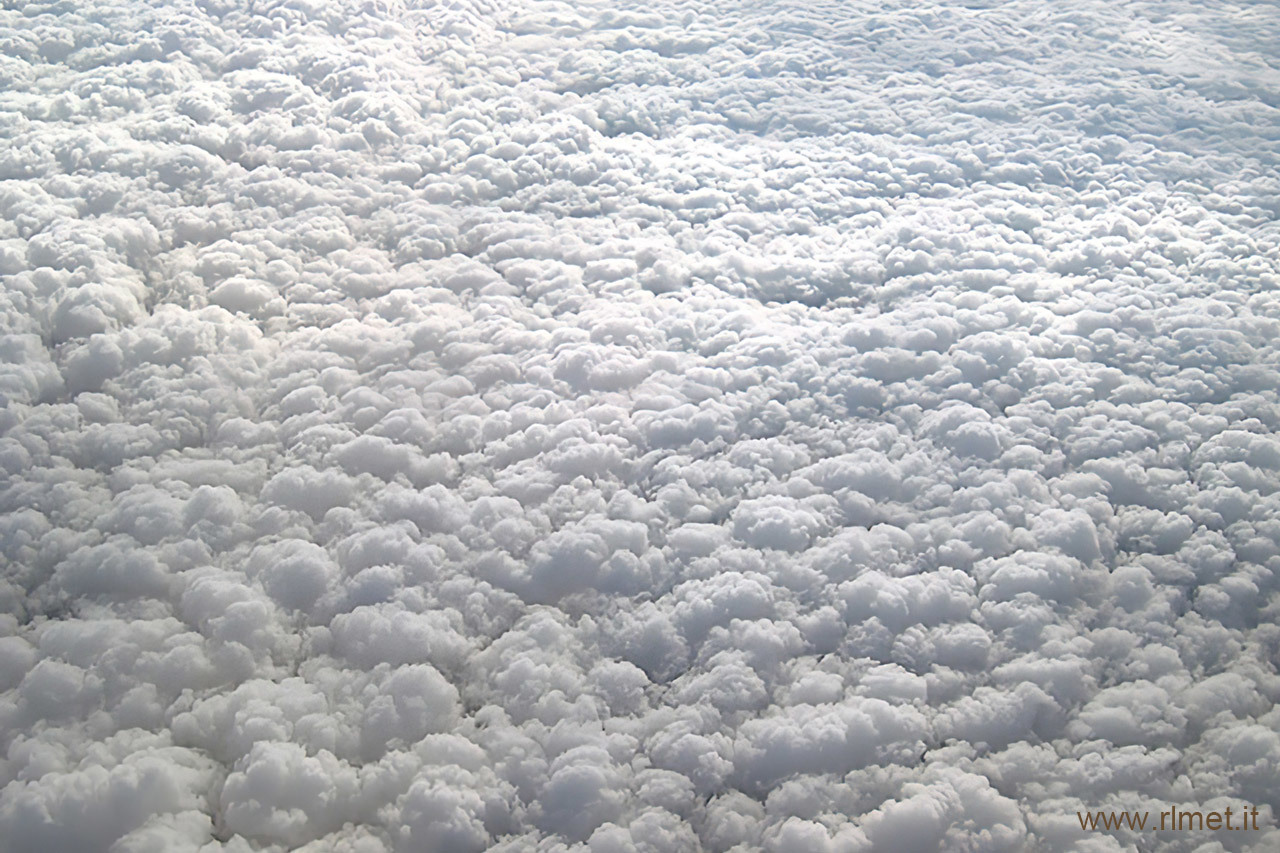 Altocumulus stratiformis perlucidus